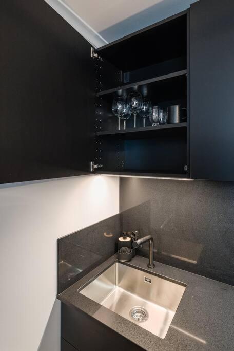 Stylish Near Old Town Apartment *